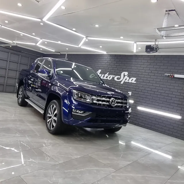 Blue Volkswagen Amarok bakkie