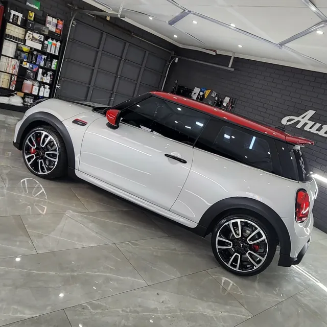 White MINI with a contrasting red roof